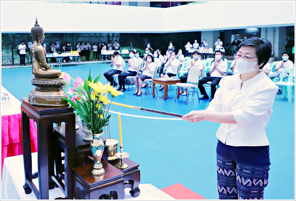 กรมบังคับคดี จัดกิจกรรมทำบุญตักบาตรประจำเดือนเมษายน 2566